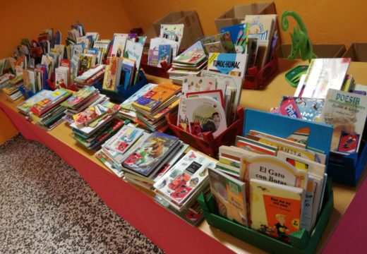 O CEIP Castelao recolle máis dunha tonelada de alimentos na I Feira do Libro Solidario